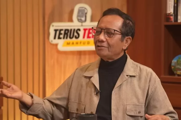Mahfud MD menyoroti serangkaian putusan progresif MK soal larangan rangkap jabatan wakil menteri hingga Polri. (Tangkapan layar YouTube Mahfud MD)