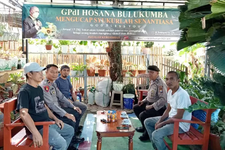 Porsenil Polres Bulukumba bersiaga ditempat ibadah jelang Natal 2023.