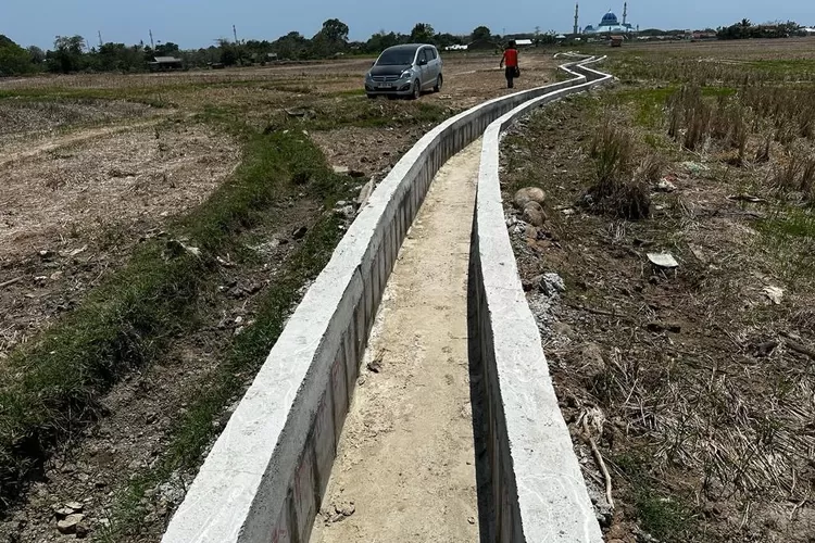 Pembangunan irigasi beton pracetak yang dikerjakan Pemkab Bulukumba.