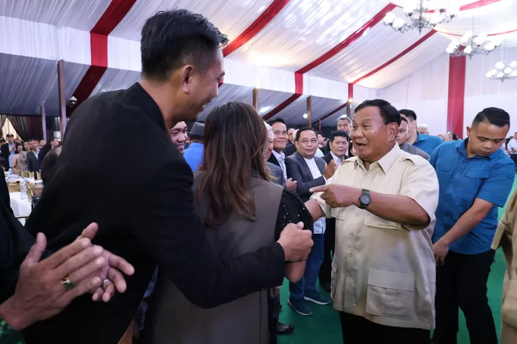 Prabowo Subianto saat silaturahmi dan makan malam bersama 600 pendeta dari Persekutuan Gereja-gereja Pentakosta Indonesia (PGPI) di Padepokan Garuda Yaksa, Hambalang, Bogor.