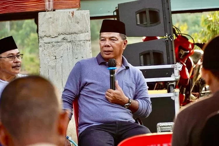 Bupati Bulukumba Andi Muchtar Ali Yusuf (Andi Utta) didampingi Sekda Bulukumba Ali Saleng.