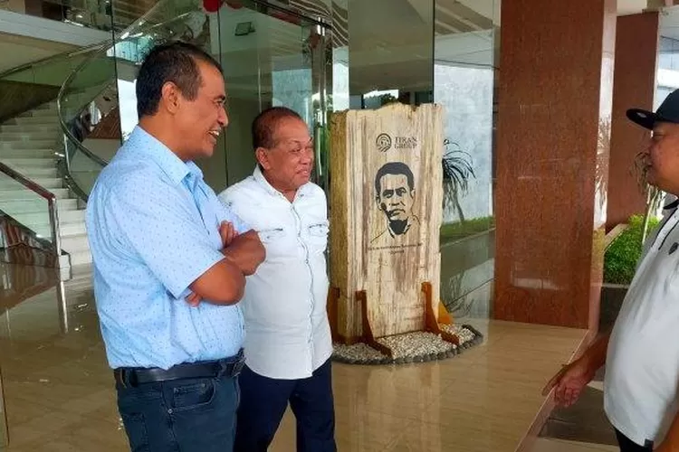 Ketua DPW Nasdem Sulsel Rusdi Masse Mappasessu bertemua dengan Menteri Pertanian Andi Amran Sulaiman di Gedung AAS Building di Jalan Urip Sumoharjo Kota Makassar, Sabtu, 30 Maret 2024.