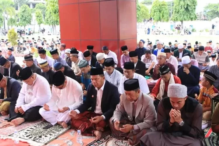 Pelaksanaan sholat Idul Fitri 1444 Hijriah 2023 M di Lapangan Pemuda Bulukumba. 