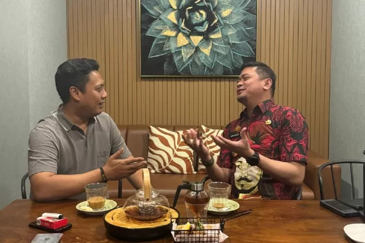 Ketua DPW Gerindra Sulsel Andi Iwan Aras bersama Bupati Gowa dua periode Adnan Purichta Ichsan.