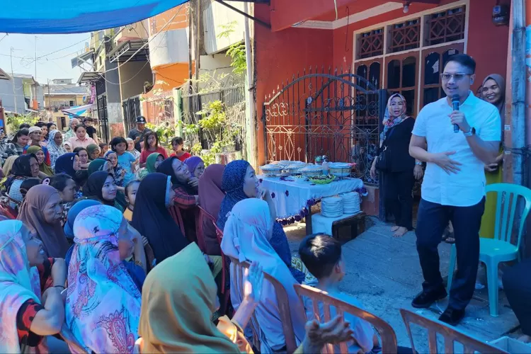 Bacalon Walikota Makassar Andi Seto Asapa saat menghadiri deklarasi dukungan dari warga Tinumbu Dalam, Selasa, 11 Juni 2024.
