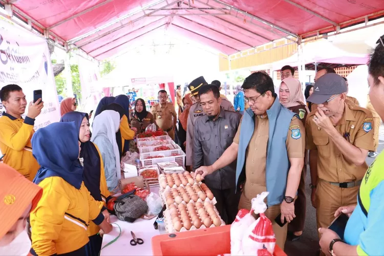 Wakil Bupati Bulukumba Andi Edy Manaf memantau GPM di pelataran Gedung Pinisi, Rabu, 11 Juni 2024.