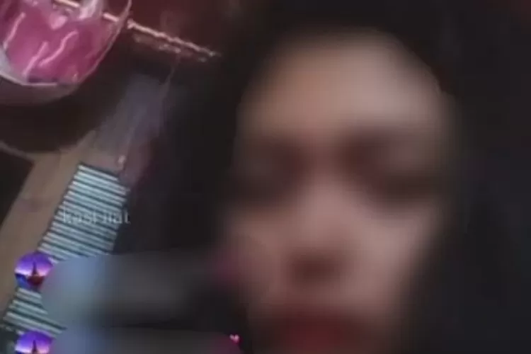 Wanita bersuami berinisial F di Kabupaten Sidrap nekat berhubungan badan dengan selingkuhannya di live TikTok. (1ST)