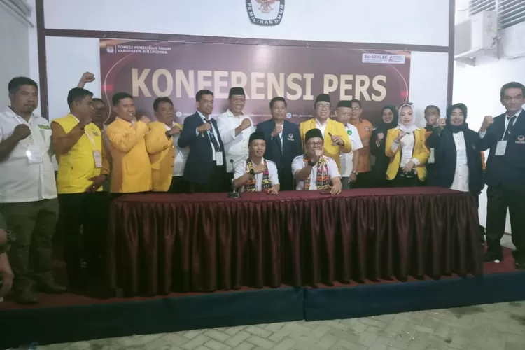 Pasangan Jamaluddin M Syamsir dan Tomy Satria Yulianto secara resmi telah menyelesaikan pendaftaran sebagai bakal calon di KPU Bulukumba pada Kamis, 29 Agustus 2024. (1ST)