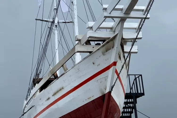 Pemerintah Kabupaten Bulukumba mengambil langkah serius untuk memaksimalkan pengawasan terhadap aktivitas di puncak Gedung Pinisi. (1ST)