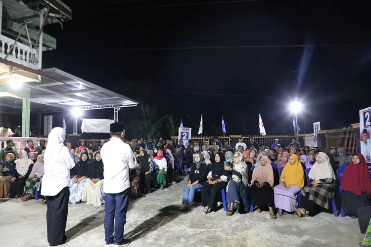 Pasangan Calon bupati dan wakil bupati Bantaeng Ilham Azikin-Kanita Kahfi kampanye di Ereng-Ereng.