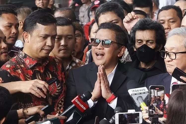 Sekretaris Jenderal PDIP, Hasto Kristiyanto, menjalani pemeriksaan sebagai tersangka kasus dugaan suap terkait pergantian antarwaktu (PAW) DPR dan upaya merintangi penyidikan kasus Harun Masiku.