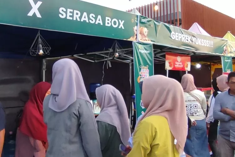 Stand Serasa Boxx yang jajakan nasi bakar di Festival Ramadan Collaborative Fest.