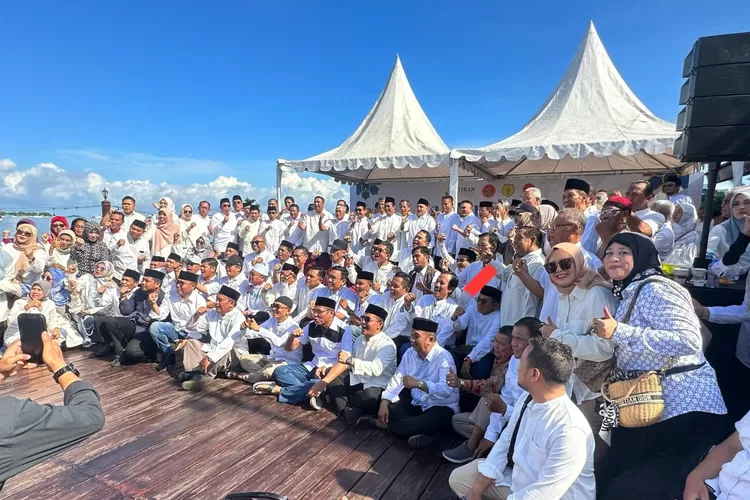 Sejumlah tokoh memeriahkan halalbihalal Ikatan Alumni (IKA) Universitas Hasanuddin Makassar.