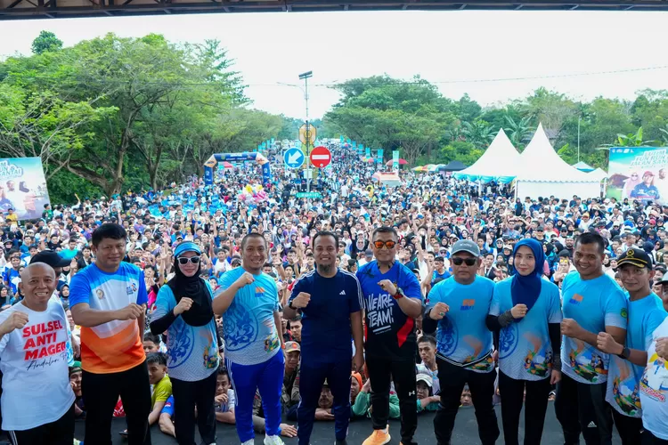 Gubernur Sulsel Andi Sudirman Sulaiman jadi rebutan foto di Fun Run Luwu Timur 2025 dan Anti Mager Sulsel.