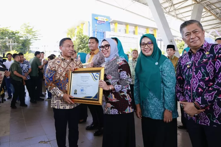 Bupati Barru Andi Ina Kartika Sari menerima meraih apresiasi tinggi dari Kementerian Kependudukan dan Pembangunan Keluarga/BKKBN.