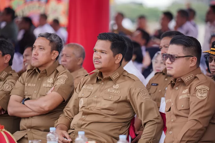 Bupati Bantaeng, M Fathul Fauzy Nurdin saat menghadiri peluncuran pesawat amfibi oleh Pemprov Sulsel. (Pemkab Bantaeng)