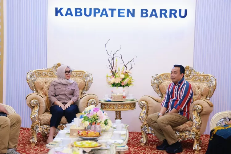 Bupati Barru Andi Ina Kartika Sari saat menerima kunjungan Dirut PT Semen Tonasa, Asruddin.