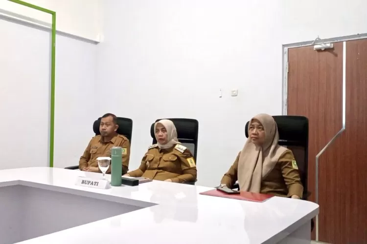 Bupati Sinjai Hj Ratnawati Arif mengikuti seminar yang dibuka Mendagri Tito Karnavian. (Humas Pemkab Sinjai)
