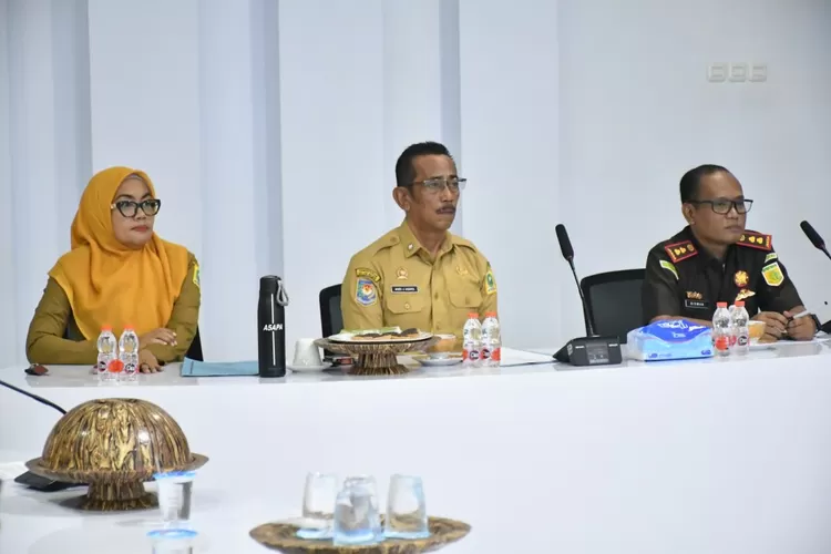 Sekda Sinjai A Jefrianto Asapa mengikuti Rakor Pengendalian Inflasi. (Humas Pemkab Sinjai)