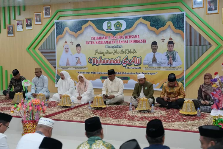 Bupati dan Wabup Sinjai hadiri Istighosah dan Doa Bersama yang digelar Kemenag. (Humas Pemkab Sinja)