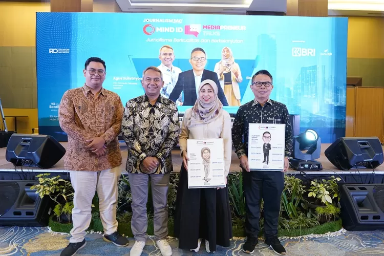 CEO Promedia Agus Sulistriyono (kedua dari kiri), CEO Props Ilona Juwita (ketiga dari kiri), dan Ketua Komite Publisher Right Suprapto Sastro Atmojo (paling kanan) dalam acara MIND ID Mediapreneur Talks di Hotel Santika Premiere Dyandra, Kota Medan, Sumatera Utara (Sumut) pada Kamis, 23 Januari 2025