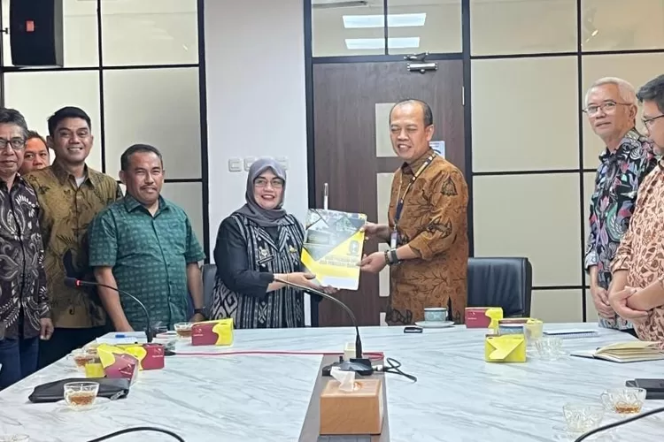 Bupati Sinjai Hj Ratnawati Arif Usulkan Proyek Strategis Cegah Banjir dan Amankan Air Baku. 