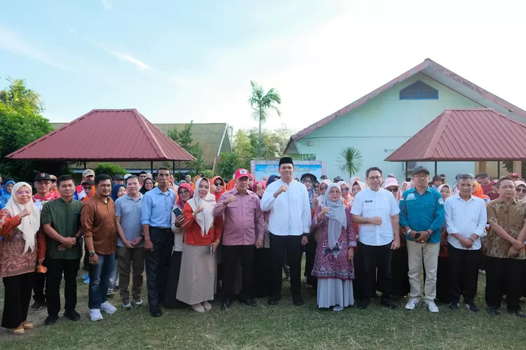 Bupati Bantaeng Uji Nurdin hadiri peluncuran Sekolah Berbasis Ketahanan Pangan Lokal.