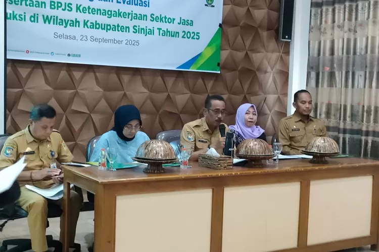 Sekda Sinjai Andi Jefrianto Asapa, membuka kegiatan Monitoring dan Evaluasi (Monev) Kepesertaan Segmen Jasa Konstruksi BPJS Ketenagakerjaan 2025.
