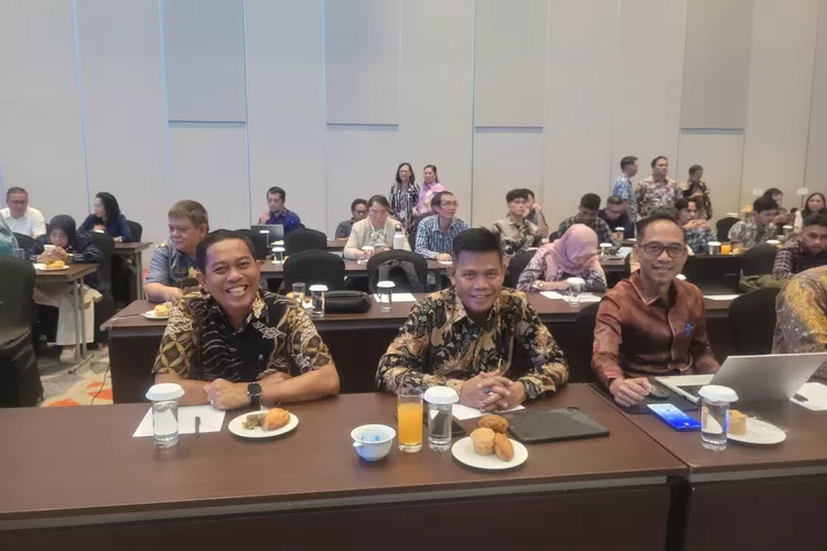 Kepala Dinas Komunikasi Informatika dan Persandian Sinjai, Dr. Mansyur mewakili Bupati Sinjai di Manado.