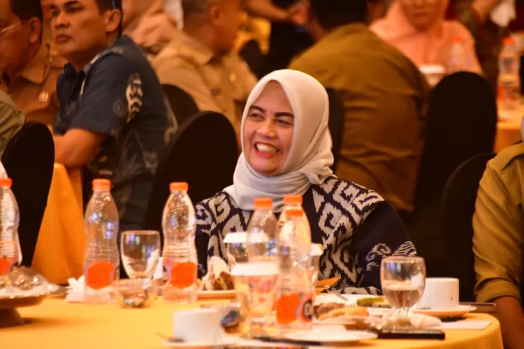 Bupati Sinjai Hj Ratnawati Arif