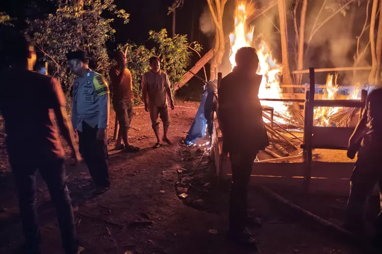 Arena sabung ayam di Kecamatan Ujung Loe di musnahkan.