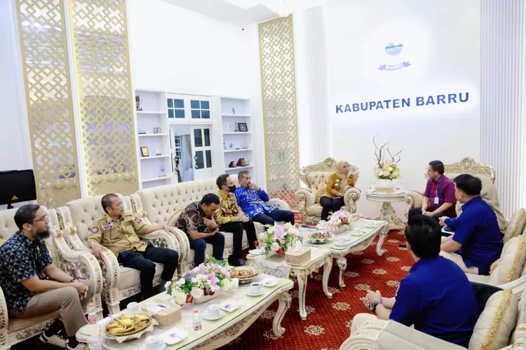 Bupati Barru Andi Ina Kartika Sari menerima kunjungan dari BPJS Kesehatan. 