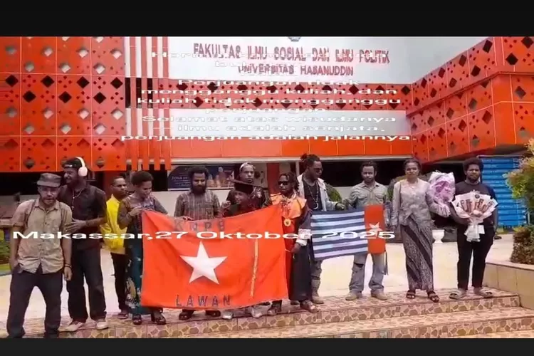 Dua bendera berkibar di dalam kampus Univiersitas Hasanuddin (Unhas) jadi sorotan.