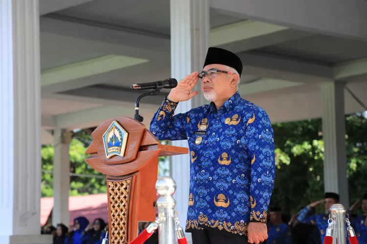 Wakil Bupati Bantaeng Pimpin Upacara Peringatan HUT Korpri ke-54 di Pantai Seruni