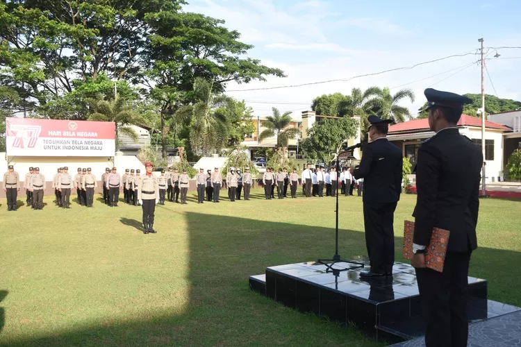 Kapolres Bulukumba AKBP Restu Wijayanto pimpinan upacara hari Bela Negara ke-77. 