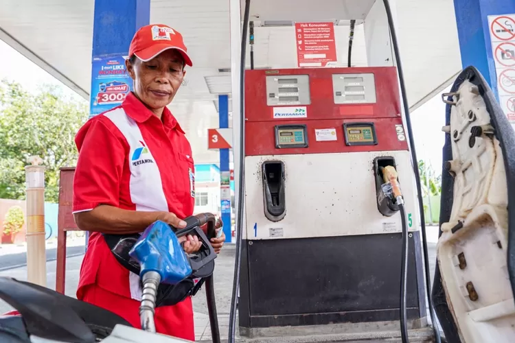 Ilustrasi POM Pertamina. Harga BBM Pertamina non-subsidi turun Mei 2025! Cek perbedaan Pertamax vs Pertalite dan promo menarik di SPBU. (Istimewa)