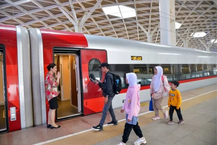 Jadwal Keberangkatan Kereta Cepat Whoosh Dan Integrasi Dengan Ka Feeder Antara Bandung Jakarta