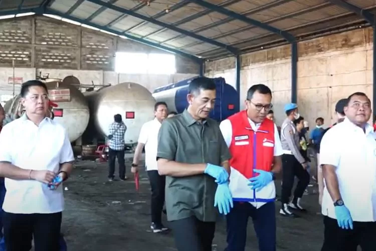 Pertamina memberi sanksi pada sejumlah SPBU yang melakukan pelanggaran. 