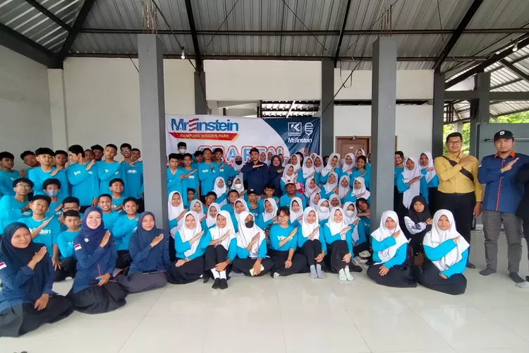 SMP Sepuluh Nopember Sidoarjo mengadakan English Camp