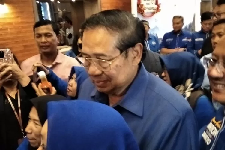 Mantan Presiden Indonesia ke 6, Susilo Bambang Yudhoyono (SBY) berkunjung ke Cirebon, pada hari Rabu, 20 Desember 2023.