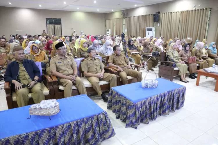 Briefing staff Pj Wali Kota Cirebon dan Jajaran Dinas Pendidikan Kota Cirebon.