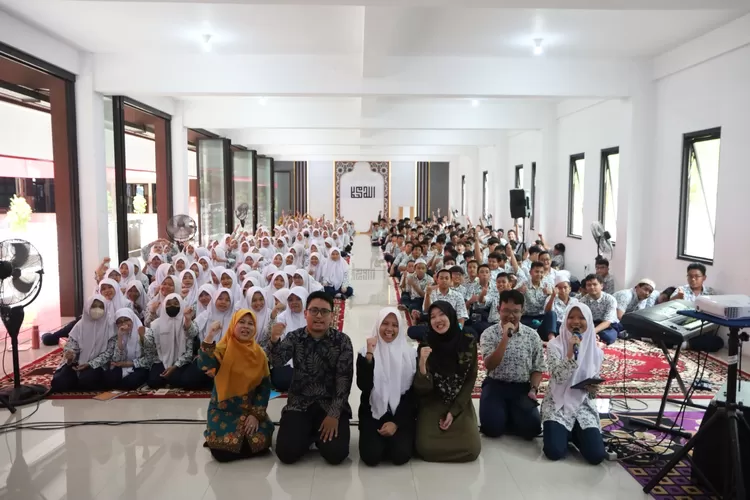 SMP Al Muslim mengadakan kegiatan Alumni Sharing Session