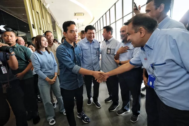 Calon Wakil Presiden (Cawapres) nomor urut 2, Gibran Rakabuming Raka berkunjung ke PT Sri Rejeki Isman, Tbk atau PT Sritex.