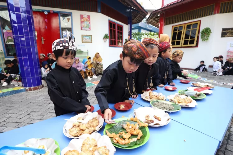  Keceriaan Sang Pemimpin Cilik KB-TK Al Muslim Semarakkan Hari Jadi Sidoarjo ke-165