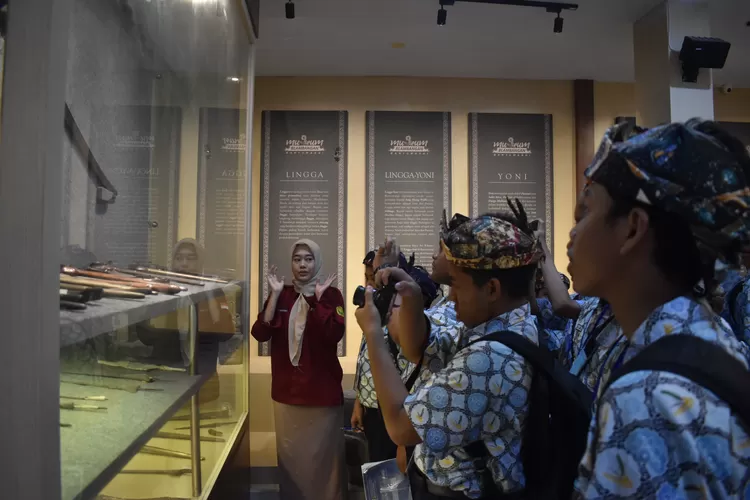 Sebanyak 129 siswa Jenjang VII SMPIT Insan Kamil Sidoarjo melalukan kegiatan inovatif Wisata Belajar Terintegrasi di Banyuwangi. 