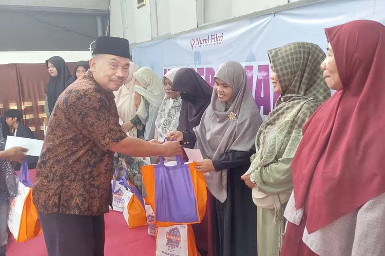 SMP Nurul Fikri Sidoarjo mengadakan konser amal dengan tema Langkah Bersifat, Berlipat Manfaat di bulan Ramadan tahun ini. 