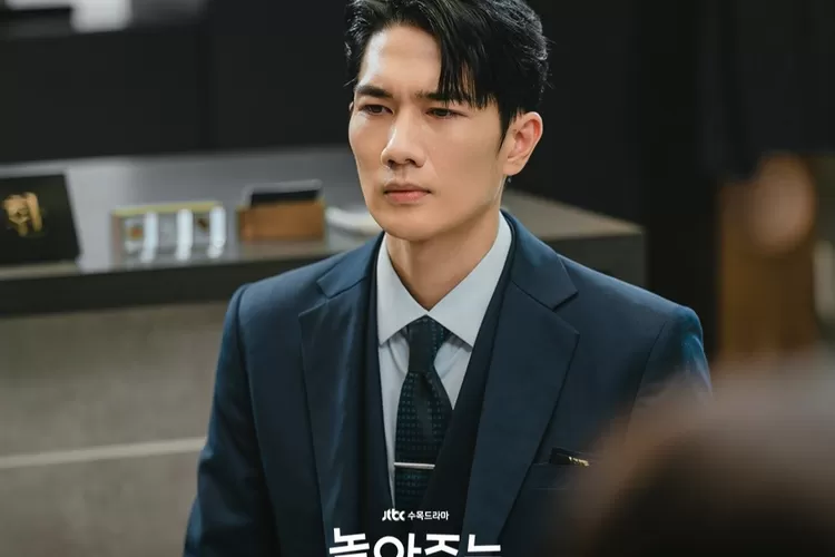 Still cut uhm Tae Goo dalam My Sweet Mobster episode 13 (Jtbcdrama)