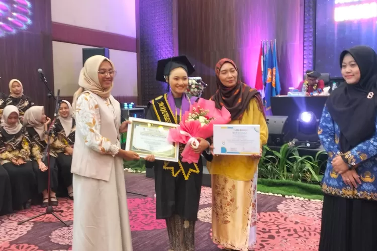 Akademi Farmasi Mitra Sehat Mandiri Sidoarjo Gelar Wisuda 