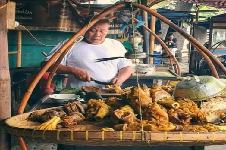 Tempat kuliner empal dengkil mang Kojek / Instagram / @glen_adhi  &nbsp;