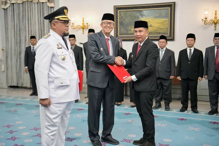 Masa jabatan Penjabat (Pj) Wali Kota Cirebon, H Agus Mulyadi, resmi diperpanjang.